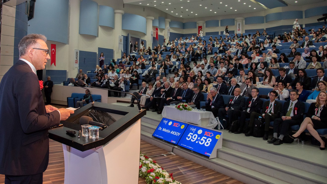 7. Uluslararası Adeziv Diş Hekimliği Kongresi'nin açılışı, Selçuk Üniversitesi ev sahipliğinde gerçekleşti